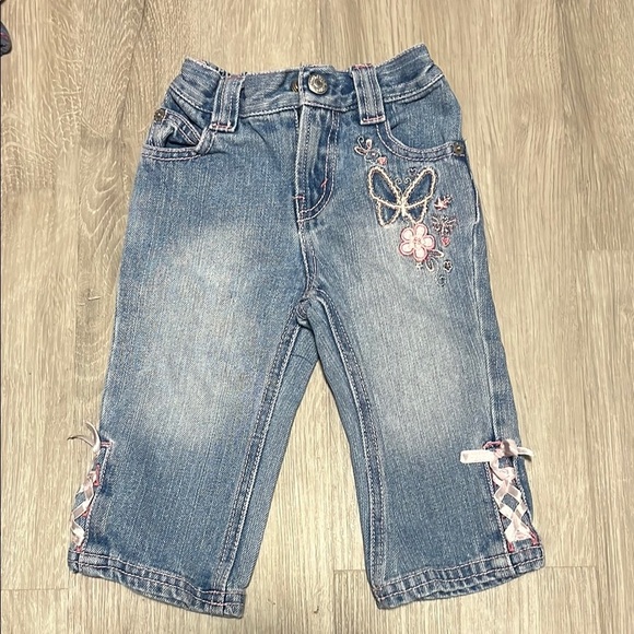 🔥HOST PICK🔥Kids Blue Denim Jeans with Butterfly Embroidery - Picture 1 of 1